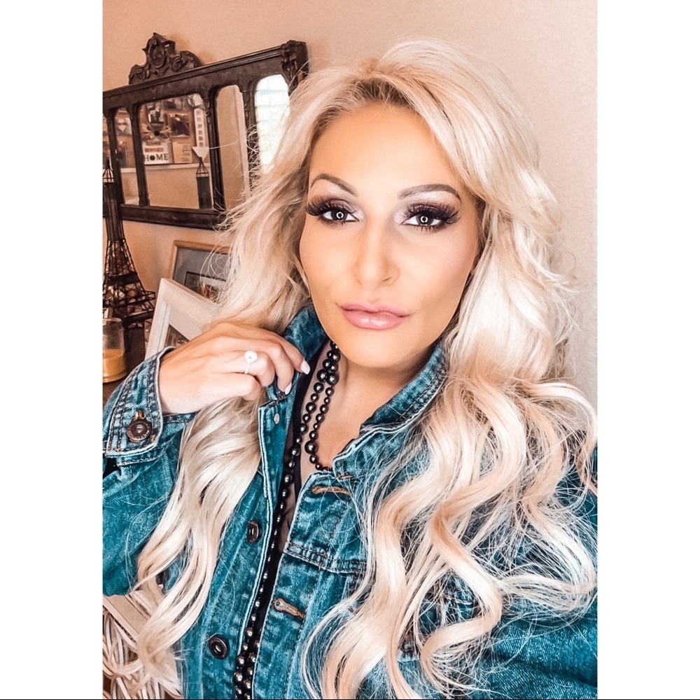 Meet your seller!!  💋